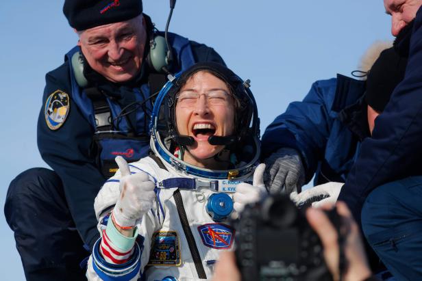 TOPSHOT-KAZAKHSTAN-RUSSIA-US-ITALY-SPACE-ISS-LANDING