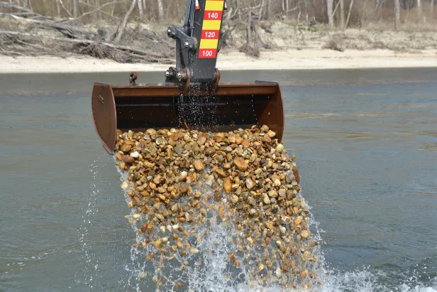 Sedimentbaggerung in der Donau. Sedimentbaggerung in der Donau.