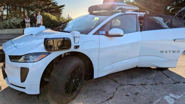Zu Stoßzeiten sind Waymo-Taxis sogar bis zu 10 Dollar teurer als die Konkurrenz. Zu Stoßzeiten sind Waymo-Taxis sogar bis zu 10 Dollar teurer als die Konkurrenz.