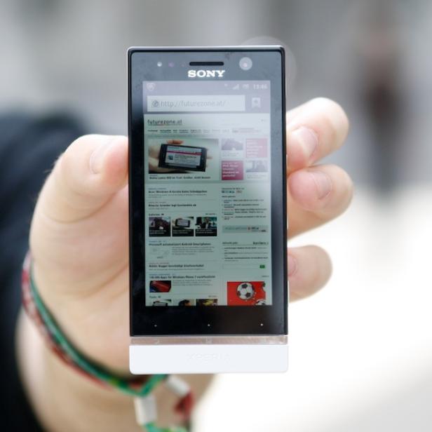 Sony Xperia U Mit dem Xperia S hat man dank Dual-Core-Prozessor und kommenden Update auf Ice Cream Sandwich auch noch Reserven für die Zukunft.