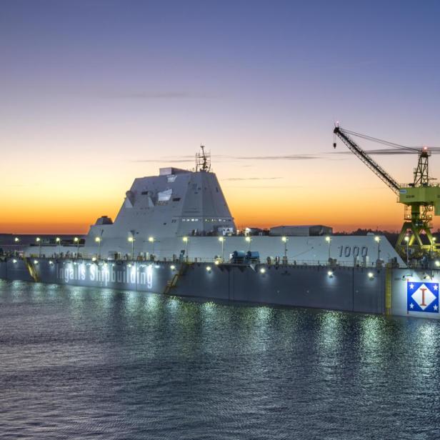 Die USS Zumwalt ist wieder im Wasser