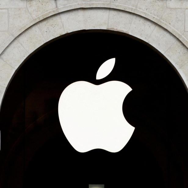 Apple-Logo über einer Geschäftsfiliale in Paris (Symbolbild)