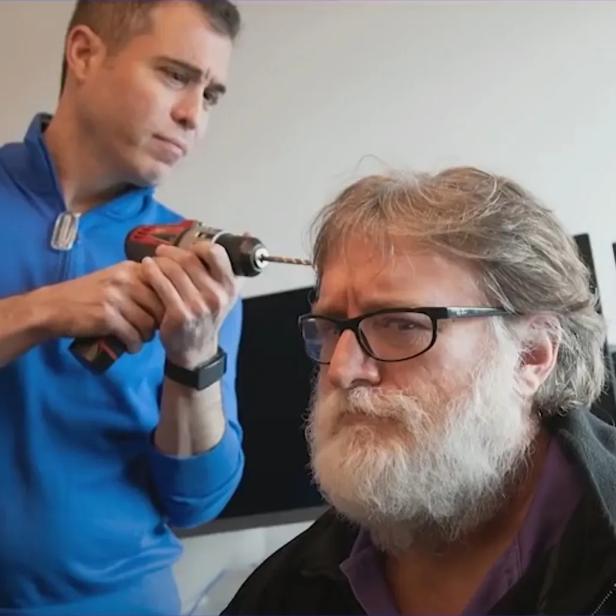 Vor ein paar Jahren hat Gabe Newell (rechts) noch über Gehirnchips zur Steuerung von Spielen gescherzt - jetzt will er mit Starfish ernst machen
